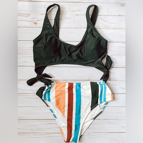 One piece swim suit - Picture 2 of 3